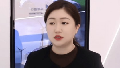 太突然！“85”后女儿接班首年，巨头大亏79亿元！70岁父亲声援女儿：充满了信任