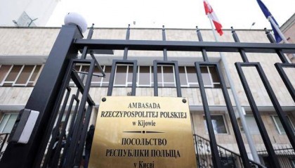 波兰外交部称有炮弹击中该国驻乌克兰大使馆