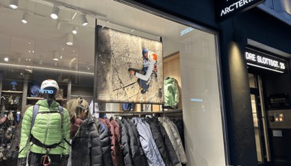 一张纸质吊牌能卖到300元？始祖鸟2024年“带飞”母公司业绩后，今年预计全球新开25至30家新店