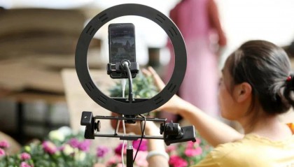 14岁女生解约被索赔，警惕MCN黑手伸向未成年人 | 新京报快评