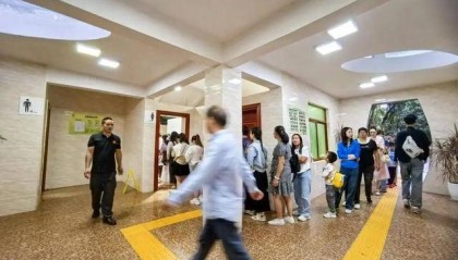 女厕大排长龙不能总是无解