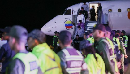 法媒：委内瑞拉派飞机从美接回近200名非法移民