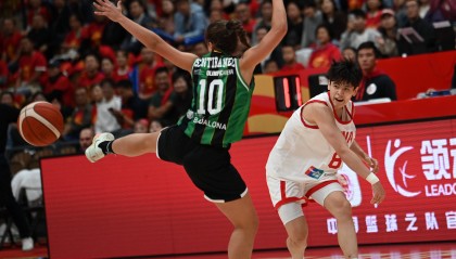 中国女篮热身赛再胜尤文图特女篮