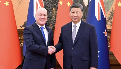 习近平会见新西兰总理拉克森