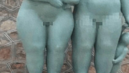 山西运城一公园“幸福一家人”坦胸露体雕塑被指“尬人”，当地回应：艺术作品不能随便改