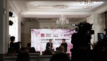 “东北姑娘”成90后白手起家新首富，背后有一家百亿美元的公司