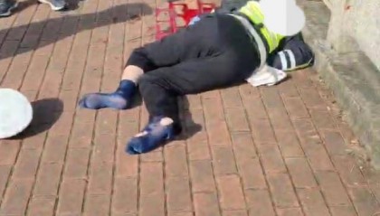 苏州一交警开罚单后被司机开车撞倒？当地回应