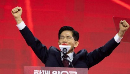 韩国大选：金文洙完成候选人登记，前总理韩德洙已退选