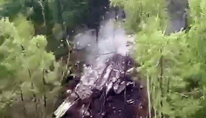 俄客机准备降落时坠毁，49人全遇难，目击者拍到坠毁前飞行画面