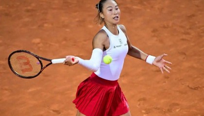 生涯首胜萨巴伦卡，郑钦文赛后发博：山海皆可平，半决赛对阵高芙，再迎复仇之战