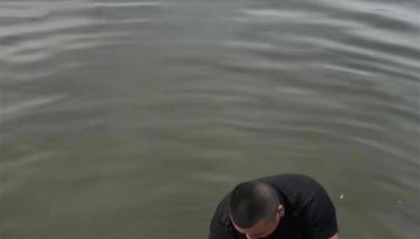 河南西华县两男孩在景区外钓鱼落水，游客下水救人，景区：终生免票