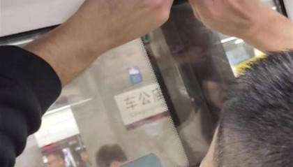 深圳地铁11号线突发故障，乘客被困车厢20分钟，客服：已修复并恢复运行