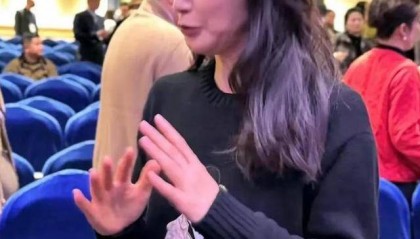 51岁李冰冰卸下伪装，取出假体融掉玻尿酸，选择自然老去