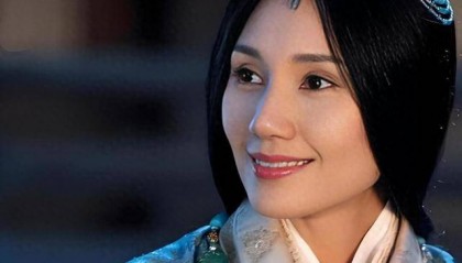 不拍戏就“消失”，47岁的袁泉，已经走上了女演员的另一大道