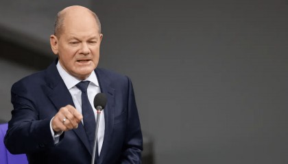 朔尔茨：在德乌克兰人应找工作 否则回国