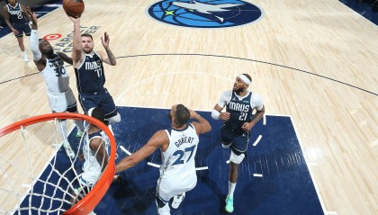 爱德华兹37+6欧文35分 东契奇24+9独行侠胜森林狼