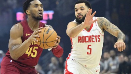 阿门23+14+10加兰空砍39分 格林26分火箭双杀骑士