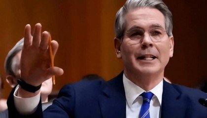 中美谈判交锋6小时后，有消息被迅速爆料：特朗普决定延迟一道禁令