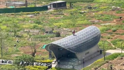 杭州一地铁口被吐槽像棺材？地铁公司回应