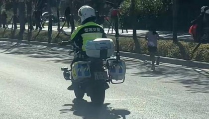 组委会回应6岁女孩跑完42公里全马：其父不顾裁判多次阻拦让女儿违规蹭跑，已处罚