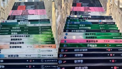 山西一医学院将62级台阶画成医学课本，校方：寓意是书籍是进步的阶梯
