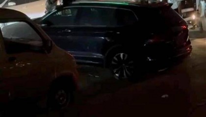 山西一男子开偷来的吊车沿路撞了十多辆车，受害车主：男子疑有精神疾病