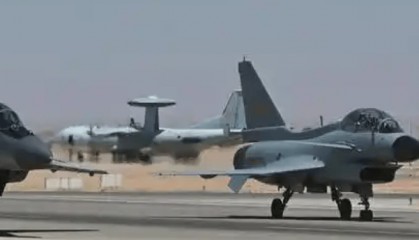 大陆对“台独”出击后，赖称大陆“无权制裁”，解放军霸气亮剑