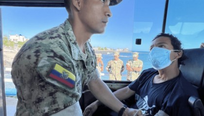 5渔民海上漂流50余天获救：船只失电通讯导航均失灵，靠喝雨水捕鱼得以幸存