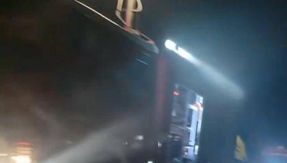 母子三人滑冰时坠入冰窟 河北承德回应：一人获救，两人正在搜救