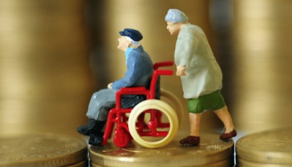 郑秉文：农民养老金90%来自财政，上涨应尽力而为、量力而行