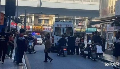 男子疑持刀伤害社区干部后自杀，当地警方回应