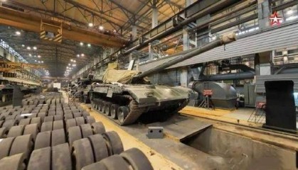 最后一层“窗户纸”，也捅破了！北约在俄家门口，筑起军工厂