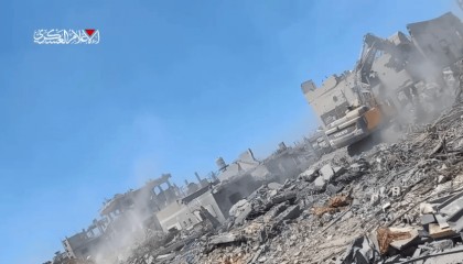 不按套路出牌，敢死队从废墟钻出抢走大批武器，以军暴露一大隐患