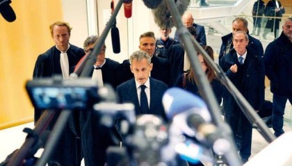 “金光闪闪的超级总统”，入狱了