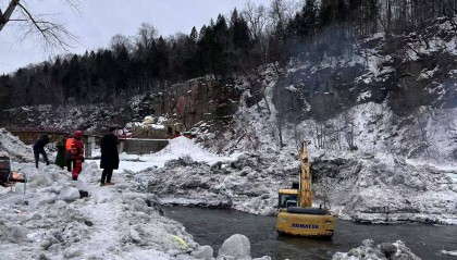 一名游客吉林长白山漂流时意外落水，仍在搜救