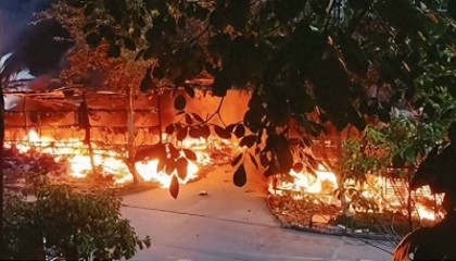 黑烟蹿起几十米高！重庆一楼宇突发大火，当地：伤亡情况还在调查中