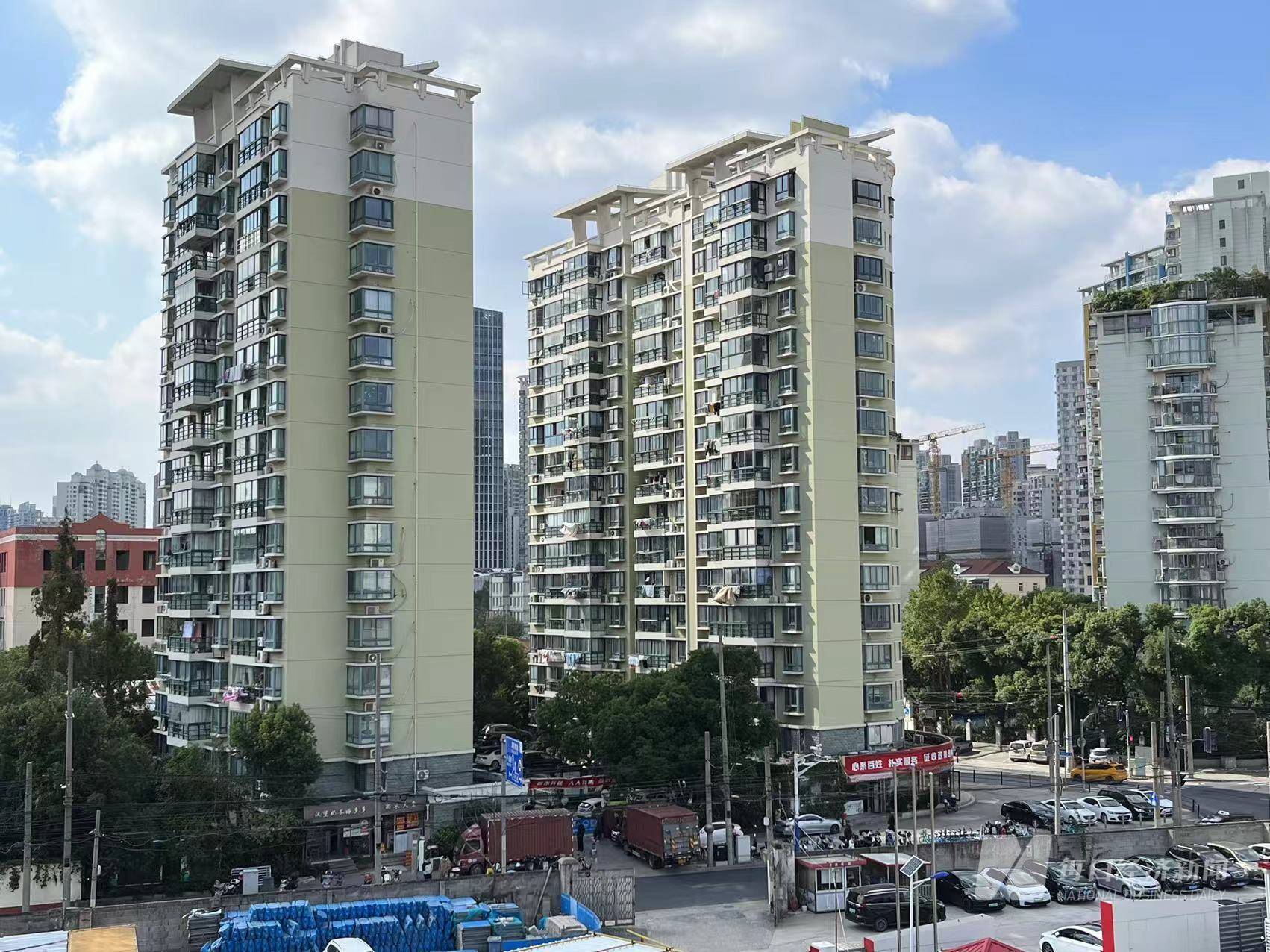 最高补偿超2000万元!上海市区两幢16层住宅拆迁,机构预测“各地新增城中村和危旧房改造并实行货币化补贴将带动住宅销售”