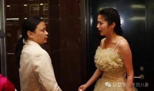 好嚣张!他和老婆上节目,却半夜偷着和老婆闺蜜联系?