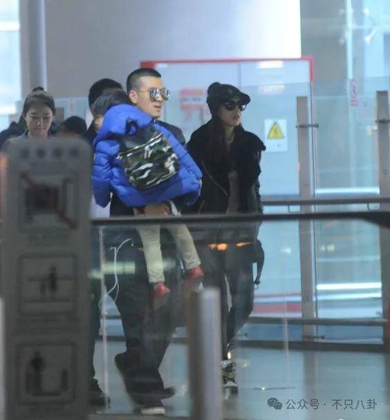 好嚣张!他和老婆上节目,却半夜偷着和老婆闺蜜联系?