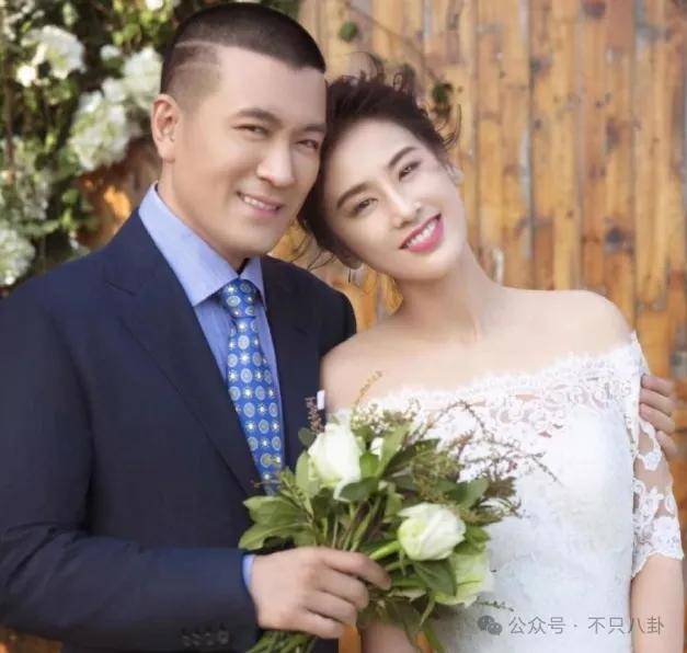 好嚣张!他和老婆上节目,却半夜偷着和老婆闺蜜联系?