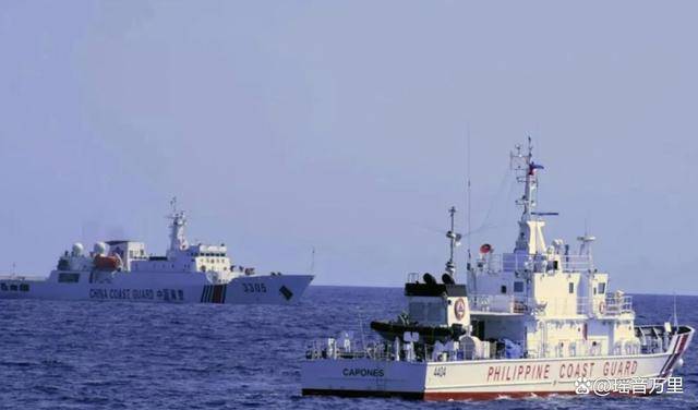 这次真怕了!菲律宾海警船想侵闯黄岩岛,却被现场一幕吓懵了