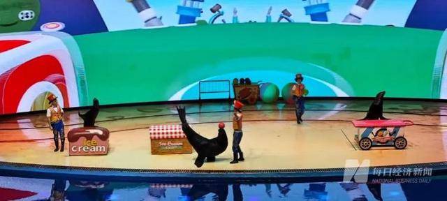 海洋馆里的鲸鲨竟是“机器鱼”,游客怒了!假鲸鲨贵的也要千万元,专家:确实有难处