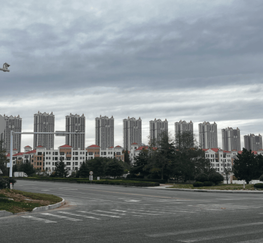 调查|“11元海景房”背后的银滩楼市:低价拍卖博眼球成套路,新房价高出二手房3倍