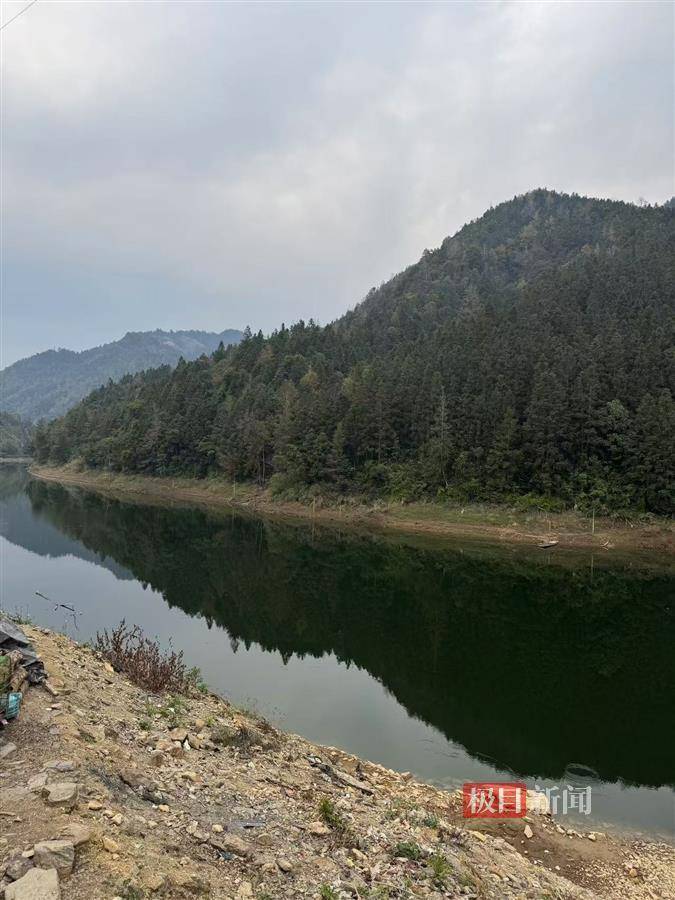 “贵州船舶侧翻事故致8死”系违规载客且严重超载:13人分两批安全过河,返回时同挤一条船出事