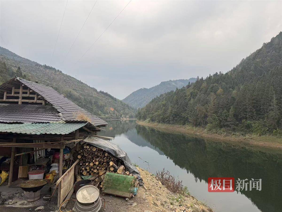 “贵州船舶侧翻事故致8死”系违规载客且严重超载:13人分两批安全过河,返回时同挤一条船出事