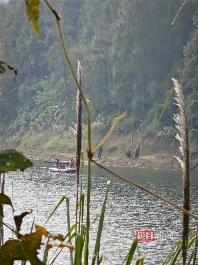 “贵州船舶侧翻事故致8死”系违规载客且严重超载:13人分两批安全过河,返回时同挤一条船出事