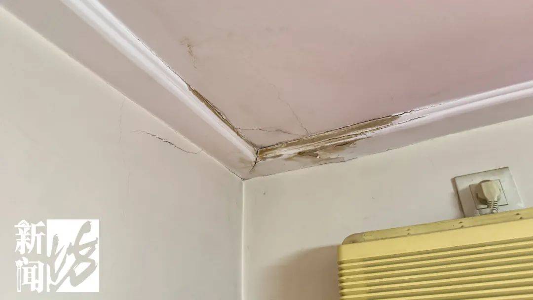 小区一楼住户竟向下挖出“两室一卫”!整栋楼都居民慌了:“危房”还能住吗?