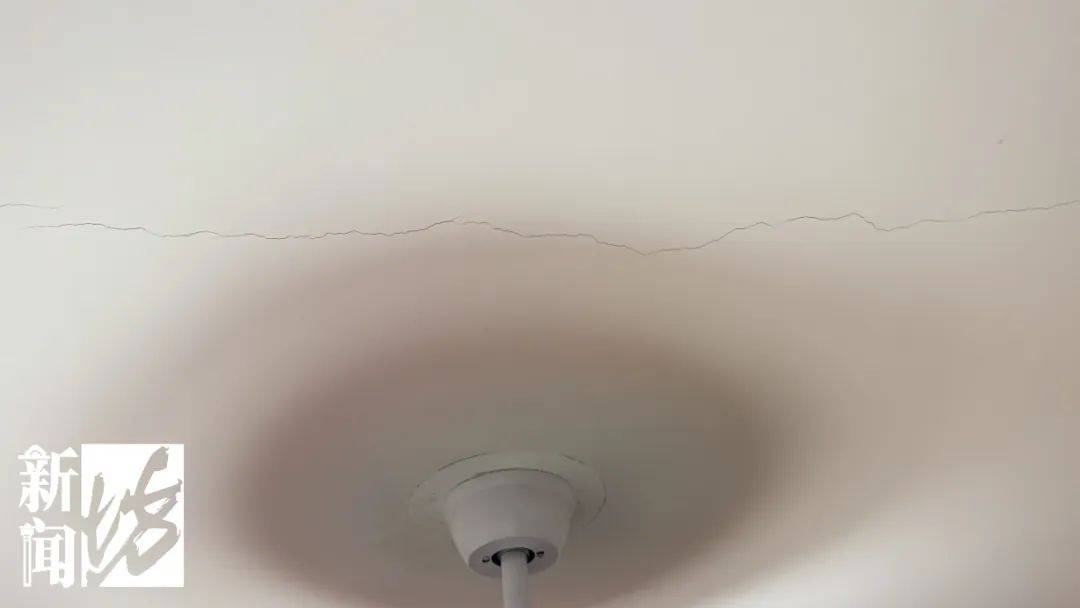 小区一楼住户竟向下挖出“两室一卫”!整栋楼都居民慌了:“危房”还能住吗?