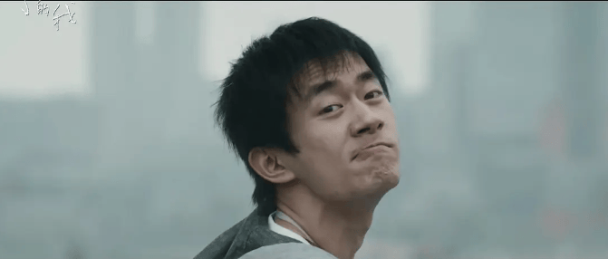 五天破3亿,易烊千玺演技封神!文艺片《小小的我》成票房爆款,做对了什么?