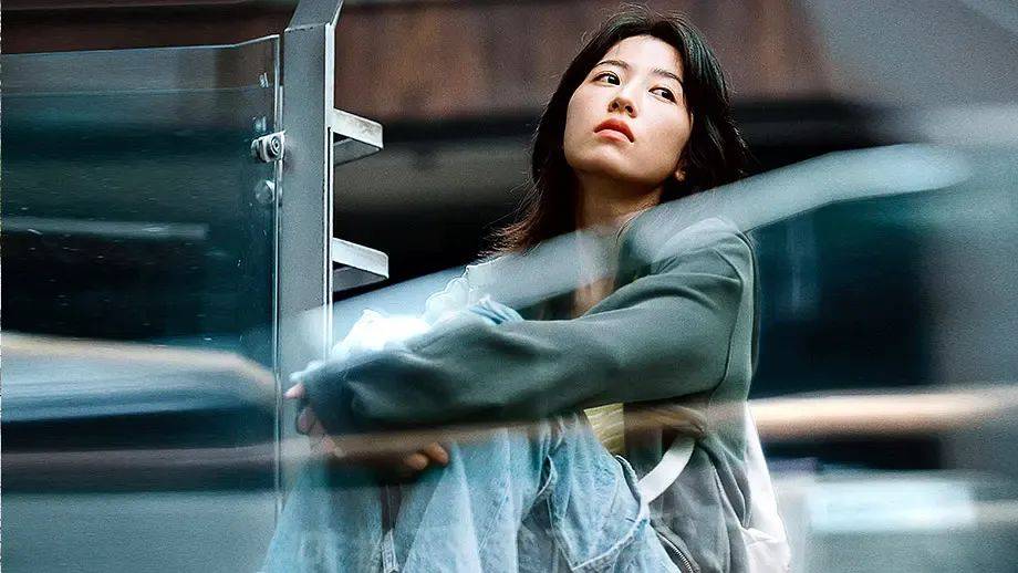 五天破3亿,易烊千玺演技封神!文艺片《小小的我》成票房爆款,做对了什么?